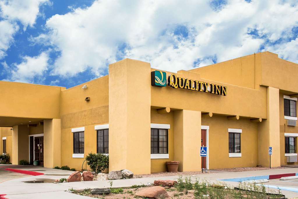 Отель Clarion Pointe Winslow I-40 Экстерьер фото